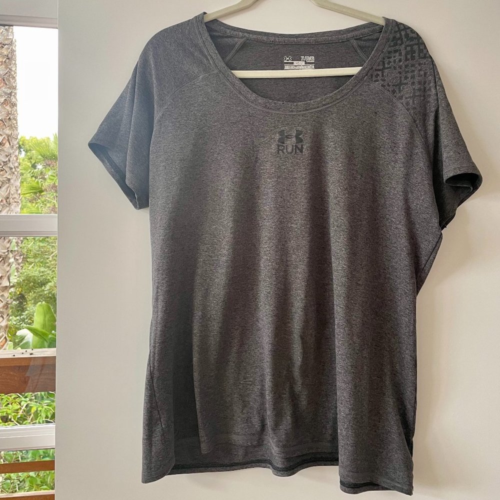 Under Armour Semi-Fitted Heat Gear Short-Sleeve Shirt in‎ Charcoal Gray, Size XL